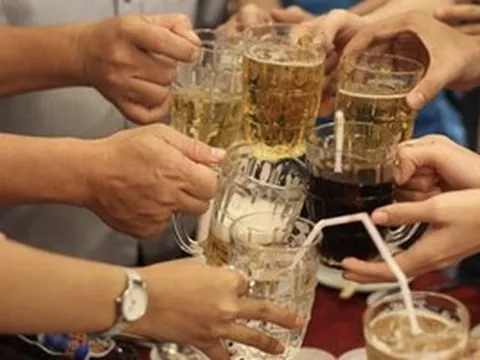 Ép người khác uống rượu, bia sẽ bị phạt 3 triệu đồng