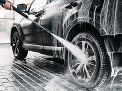 Giá rửa xe 'phi mã', tài xế choáng váng