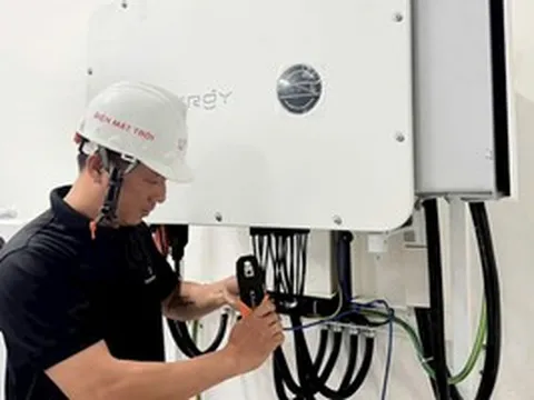 Lắp điện mặt trời kèm pin: Cần được hỗ trợ