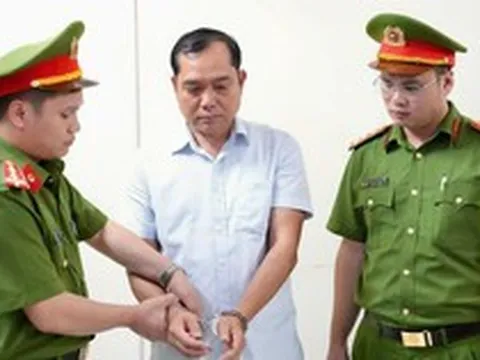 Bắt khẩn cấp một nguyên Phó Chủ tịch TP trước đây