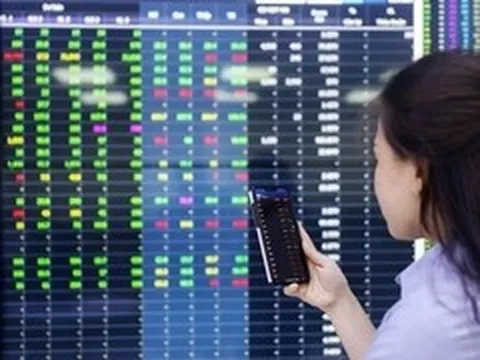 VN-Index bật tăng trở lại