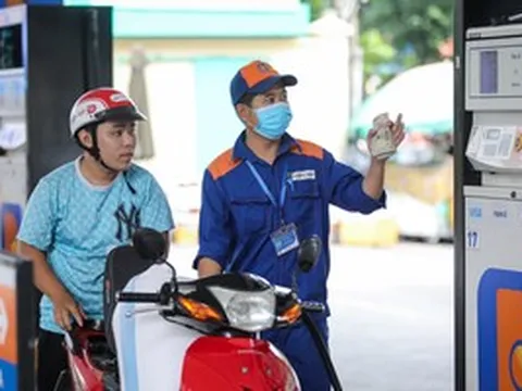 Giá xăng dầu giảm rất mạnh, dầu diesel giảm tới gần 10.000 đồng/lít
