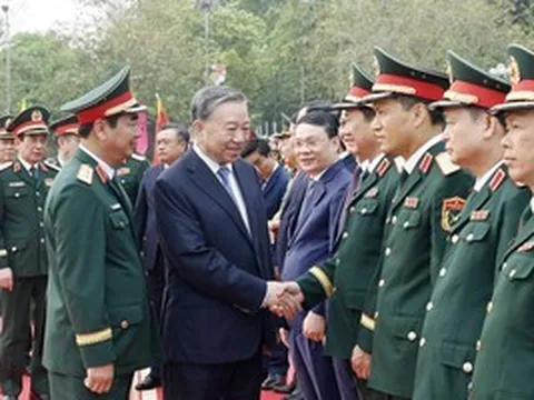 Xây dựng Lực lượng Vũ trang Quân khu 1 vững mạnh toàn diện