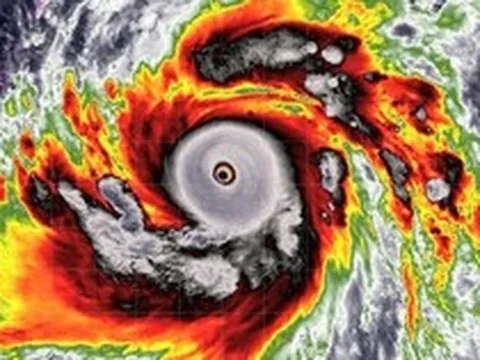 Sinlaku đạt cấp siêu bão, là một trong ba cơn bão mạnh nhất tháng 4 trong 49 năm