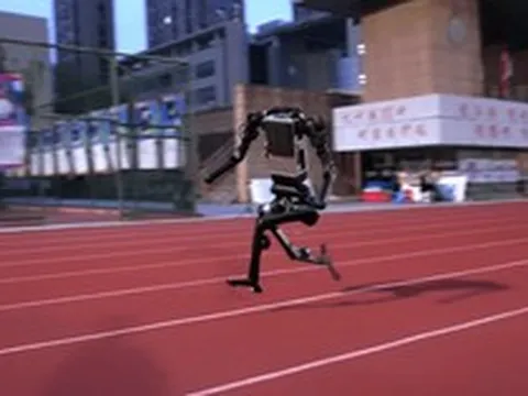 Robot Trung Quốc chạy 100m chỉ mất 10 giây