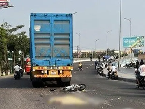 Clip: Tai nạn giữa xe máy và xe đầu kéo, nữ sinh ở Gia Lai tử vong tại chỗ