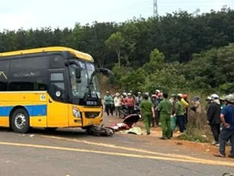 Băng qua đường, người phụ nữ bị xe khách tông tử vong