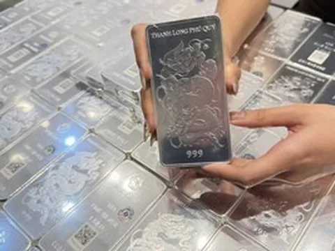 Giá bạc hôm nay 16-4: Nhiều người bất ngờ với đà tăng của bạc