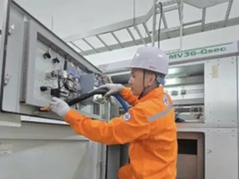 Bộ Công Thương muốn đổi khung giờ cao điểm điện theo mùa, EVN lo quá tải