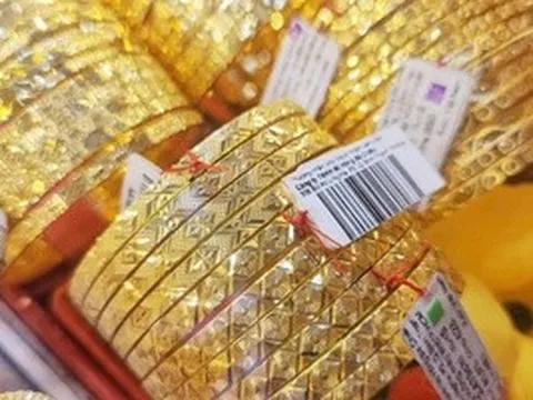 Sáng 17-4, giá vàng trong nước tiếp tục giảm, người mua lỗ nặng