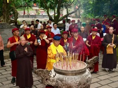 Đức Gyalwang Drukpa lần đầu thăm Đền Hùng