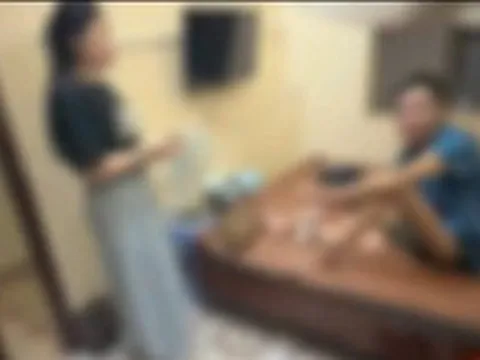 Nhắn tin nhờ công an phường, người phụ nữ tìm được cha sau 30 năm thất lạc