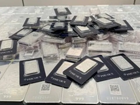 Giá bạc lại mất mốc 80 triệu đồng/kg