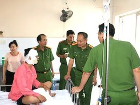Nổ thùng phuy Acetol, 2 cảnh sát TPHCM bị bỏng khi chữa cháy