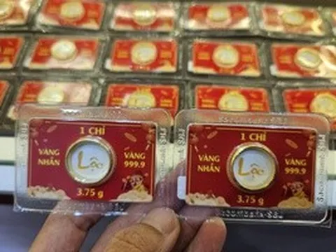 Giá vàng miếng SJC và vàng nhẫn tiếp tục lao dốc