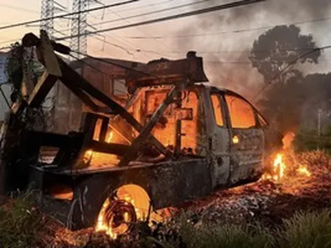 Lâm Đồng: Xe cứu hộ bất ngờ cháy rụi lúc rạng sáng