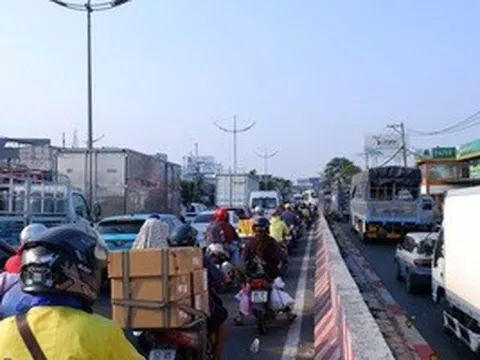 Cửa ngõ TPHCM đông đúc xe cộ sau lễ Giỗ Tổ Hùng Vương