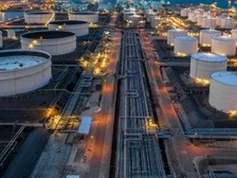 Giá xăng dầu hôm nay 28/4: Chạm mức cao nhất 2 tuần