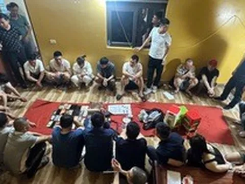 Ập vào nhà Trần Thị Loan SN 1975, công an bắt 25 người