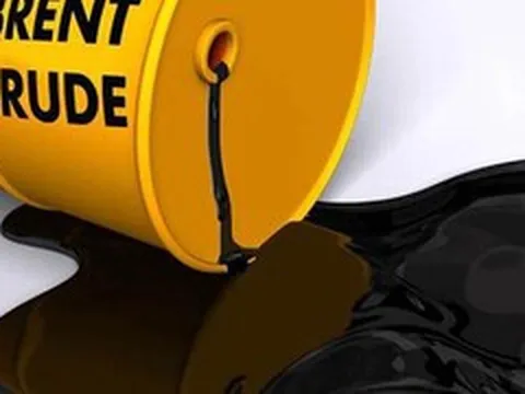 Giá xăng dầu hôm nay 30/4: Tiếp tục đi lên