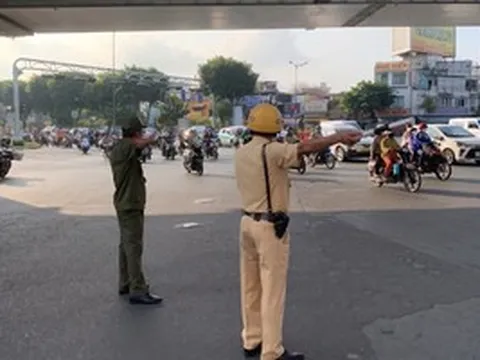 CSGT TPHCM túc trực sáng sớm đến khuya đón người dân quay lại thành phố