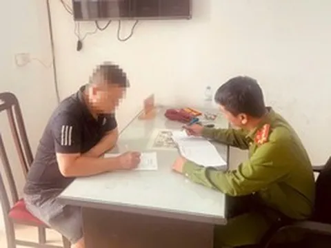 Con học tiểu học mâu thuẫn với bạn, nam phụ huynh hành hung người phụ nữ 58 tuổi