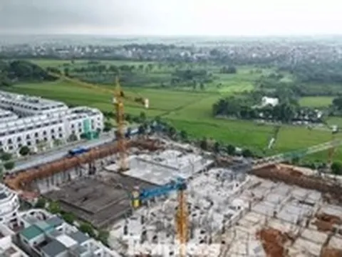Hỏi thẳng: 'Cởi trói' tín dụng cho bất động sản, tại sao không?