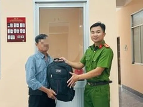 Người đàn ông ở Tây Ninh nhặt được balô chứa nhiều vàng, tiền