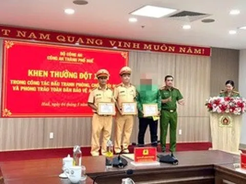 Quật ngã tên trộm ngay giữa cầu, tài xế xe ôm cùng 2 CSGT được khen thưởng