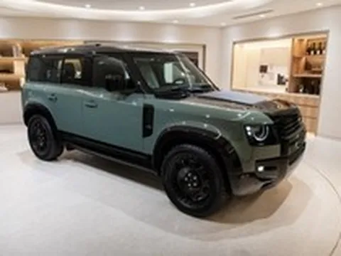 Cận cảnh Defender Trophy Edition đầu tiên tại Việt Nam: Giá gần 7,5 tỷ, nhiều trang bị off-road ‘tận răng’ phục vụ đi đua