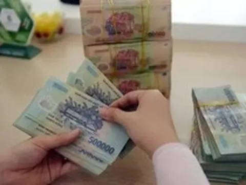 Bộ Tài chính thông tin việc không cấm trả lương trên 5 triệu bằng tiền mặt