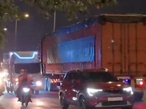 Clip tài xế cả gan chạy xe container ngược chiều trên đường đông ở TPHCM
