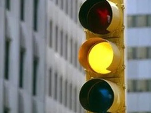 Quy định về đèn vàng khi tham gia giao thông, người dân chú ý