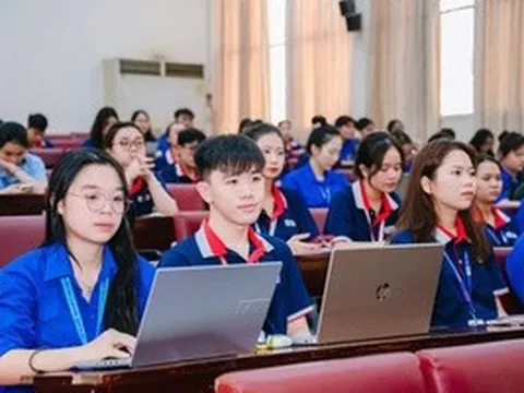 Hơn 1.000 bài thi chính luận về bảo vệ nền tảng tư tưởng của Đảng