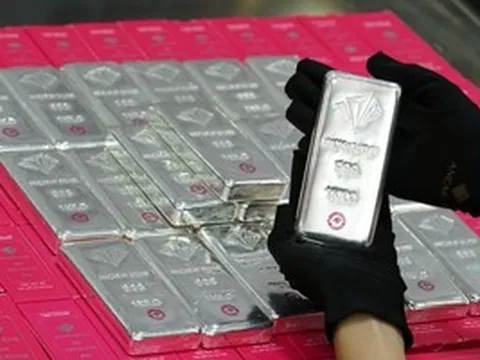 Tối 11-5, giá bạc tăng sốc, bỏ xa vàng