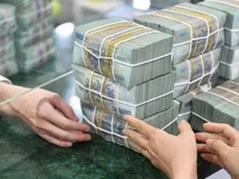 Tiền gửi vào ngân hàng giảm, áp lực nợ xấu gia tăng
