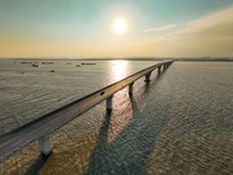 Việt Nam sở hữu "đường hầm bí ẩn" dài 4,5km hình thành từ 88 khoang đúc sẵn nằm trong lòng cầu vượt biển dài bậc nhất Đông Nam Á: Công nghệ lắp ghép quy mô lớn lần đầu được áp dụng