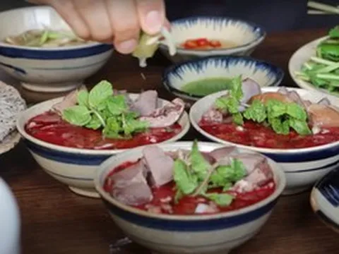 31 người nghi ngộ độc thực do ăn tiết canh vịt