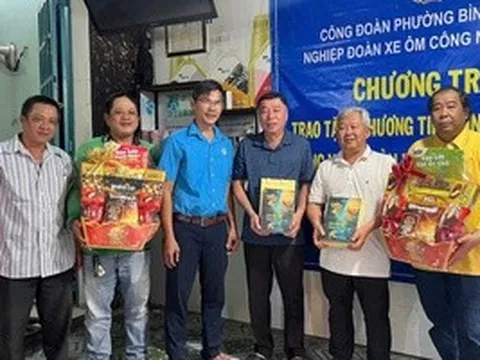 Học Bác qua những điều giản dị (*): Những đóng góp thầm lặng