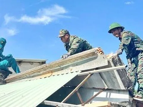 Mưa giông kèm lốc mạnh, nhiều nhà dân ở Châu Đức hư hỏng