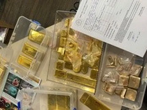 Nguỵ trang 8.000 lượng vàng trong thiết bị điện tử tuồn vào Việt Nam
