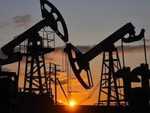Giá xăng dầu hôm nay 19/5: Tăng, giảm trái chiều