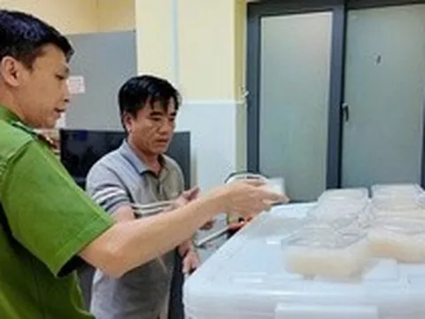 Đột kích xưởng sản xuất, công an phát hiện gần 11.000 hũ yến sào giả chuẩn bị tung ra thị trường