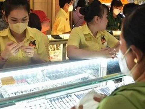 Giá vàng hôm nay 22-5: Tiếp tục nóng lên