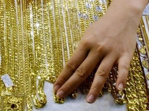 Giá vàng miếng SJC, bạc Ancarat, Phú Quý cùng tăng