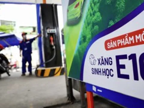 Giá xăng E10 giảm mạnh trước ngày bán đại trà