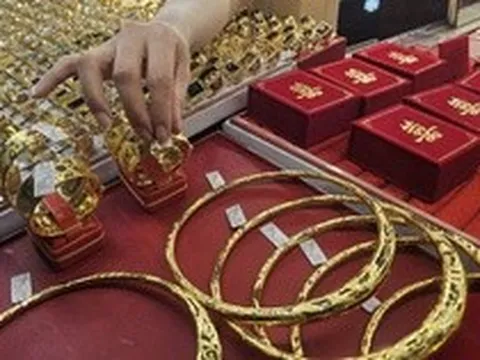 "Cởi trói" vàng trang sức