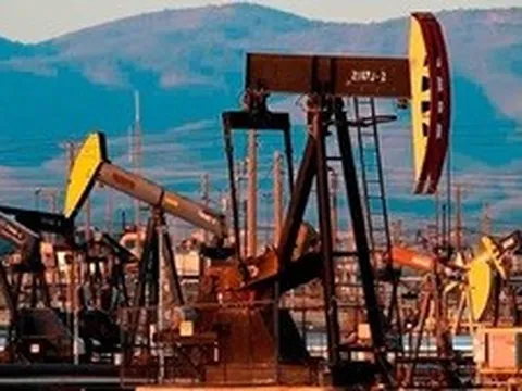 Giá xăng dầu hôm nay 2/6: Tiếp tục tăng