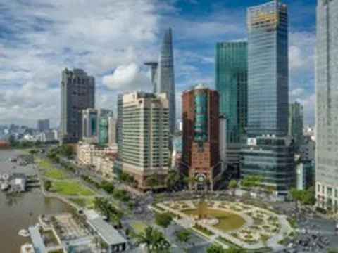 Đầu tàu kinh tế TP.HCM không thể tiếp tục chạy nhanh nếu trên 'đường ray cũ'