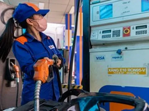 Ngày đầu bán xăng E10 toàn quốc: Người dân không còn lo lắng, thoải mái mua